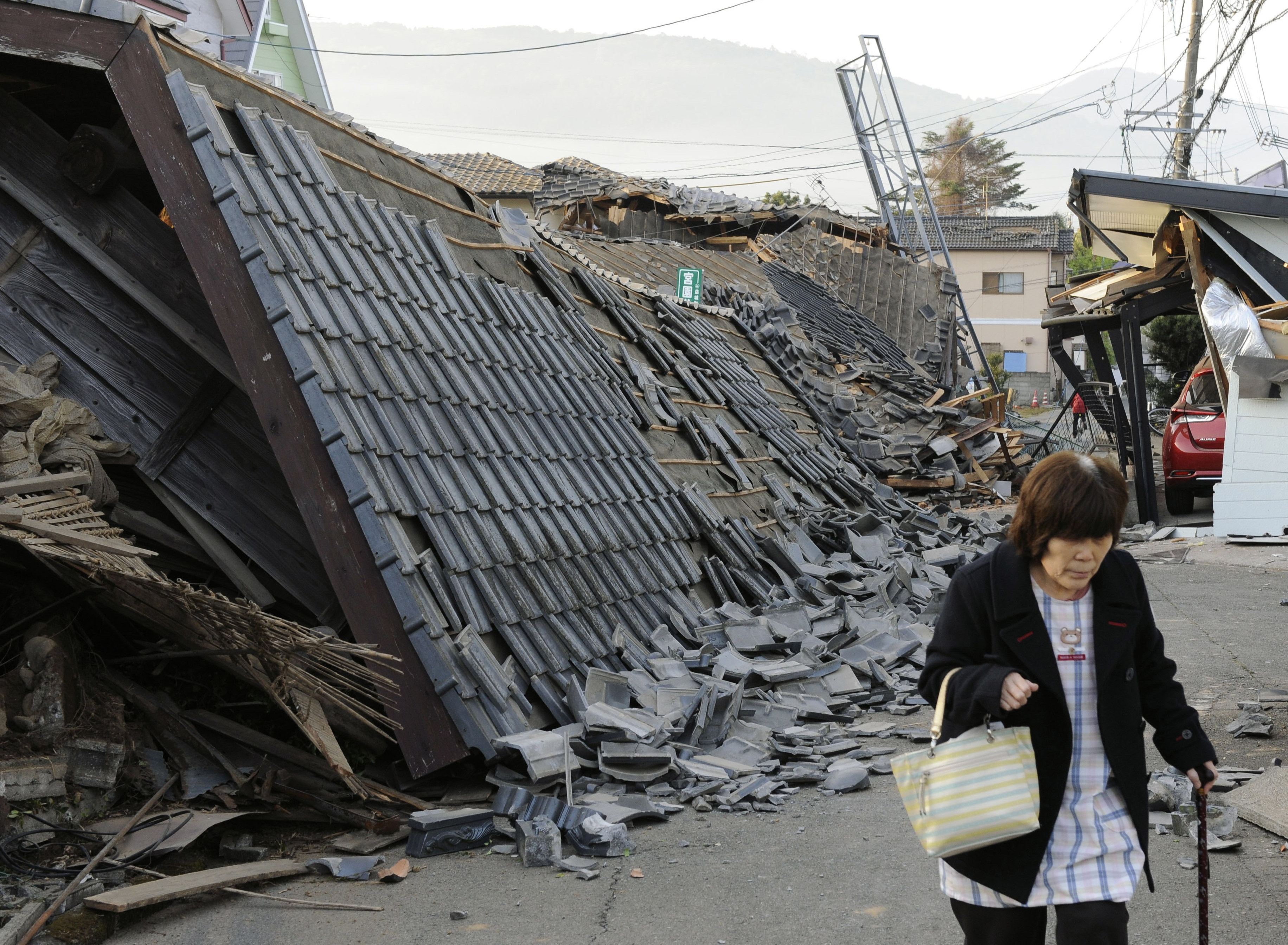 Землетрясения отзывы. Искусственные землетрясения. Здания Японии для землетрясений. Крупные землетрясения в Японии. Землетрясение в Кумамото.